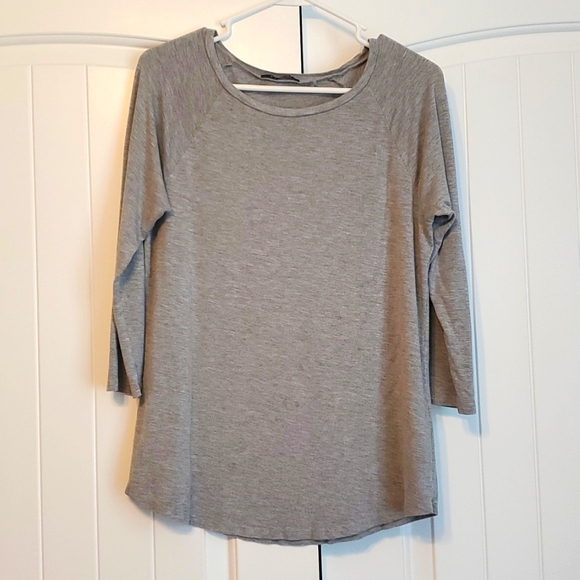 Tahari Tops - Tahari Quarter Length Sleeves Shirt- Size Medium - B115